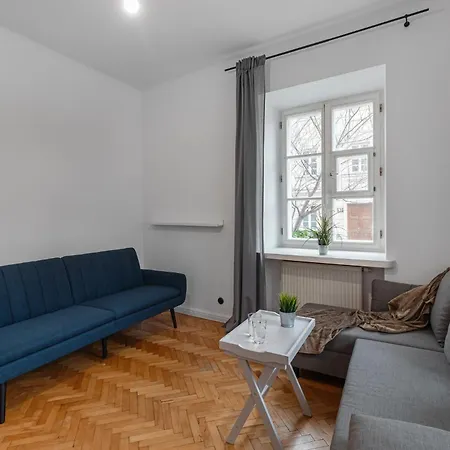 Apartment Close-golden - Stare - Cozy And Stylish - Mostowa