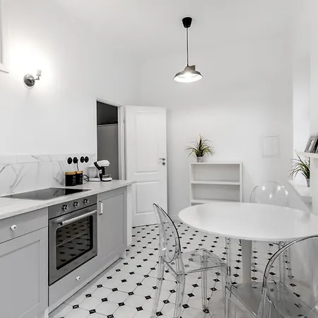 Apartment Close-golden - Stare - Cozy And Stylish - Mostowa