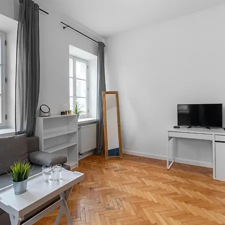 Close-golden - Stare - Cozy And Stylish - Mostowa