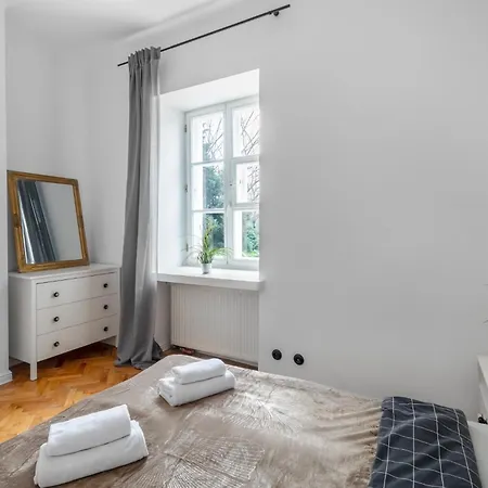 Close Apartman Varsó